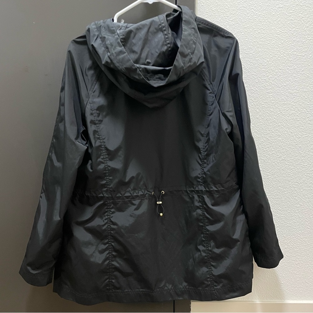 Cole Haan Signature Travel Packable Rain Jacket - Picture 6 of 6